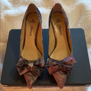 JRenee Bow Pumps, size 6